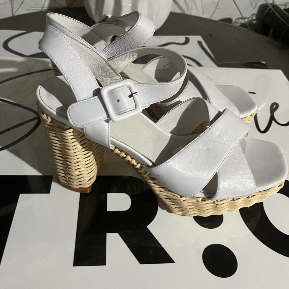 Jeffrey Campbell Wicker  Platform White Sandal Size 9.5 NEW